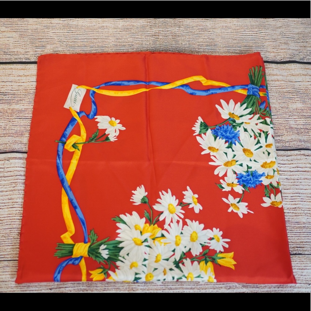 Gucci Floral Women’s Silk Scarf